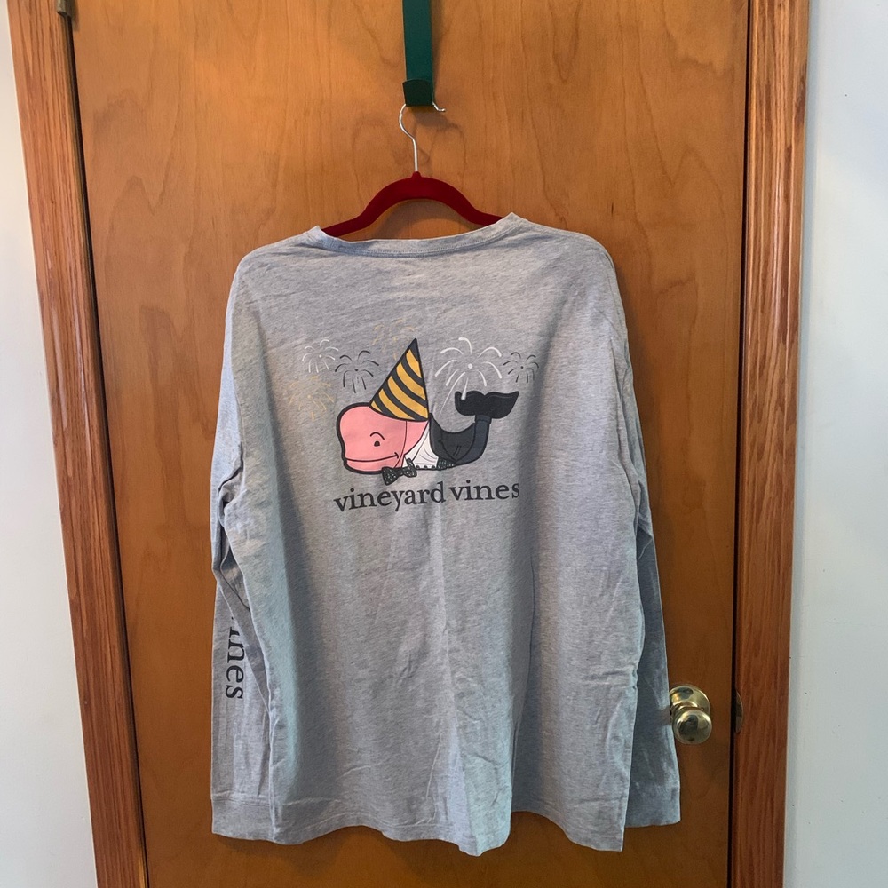 🎉HP🎉XL Vineyard Vines New Years Eve Whale Gray Long Sleeve Tee